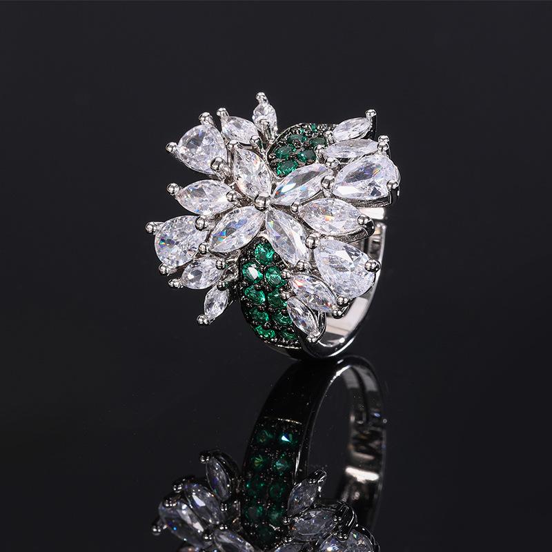 Модное кольцо, легкое роскошное кольцо из циркония, слегка инкрустированное бриллиантами красного корунда, зеленого нано-трехмерного цветного драгоценного кольца.