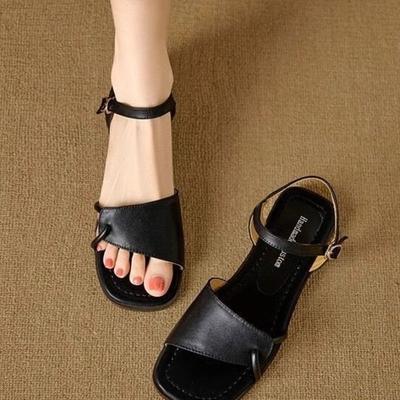 Серебристые однословные босоножки с открытым носком женские плоские летние новые кожаные универсальные сандалии