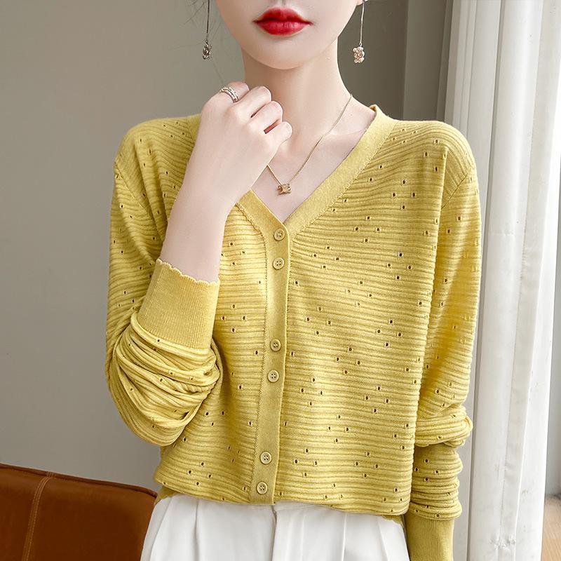 DAFIFY Women's Fashion Casual Fall Winter Solid Color Print Long Sleeve V-Neck Sweaters