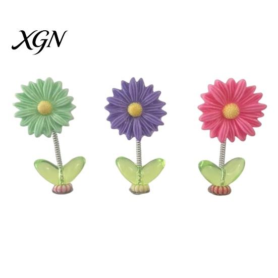 Interior Car Decor Spring Wobbly Flower Dashboard Ornament, Shaking Head Sunflower Decor, Cute for Rearview Mirror And Home Office