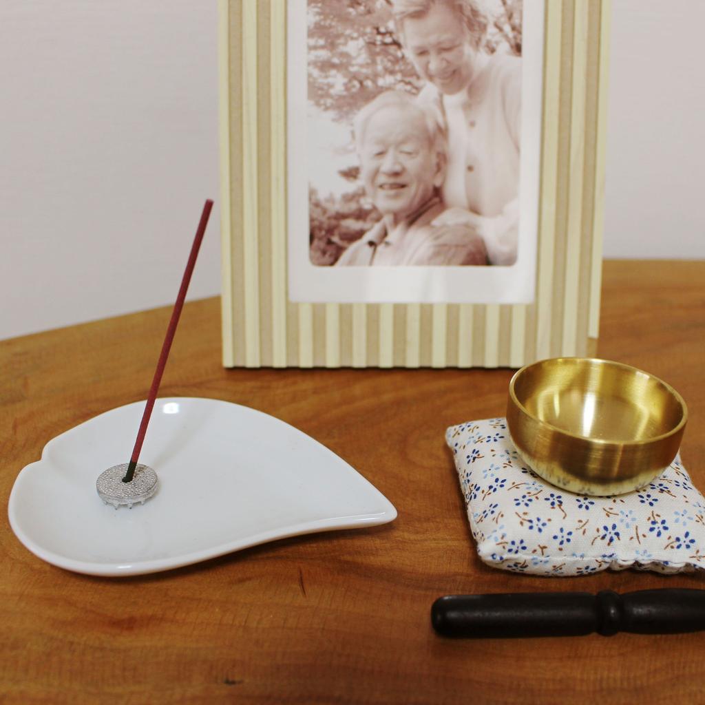 Buddhist Altar Accessories: Metal Reversible Incense Holder with Heart-Shaped Incense Dishes (White, Includes Orin and Korin)