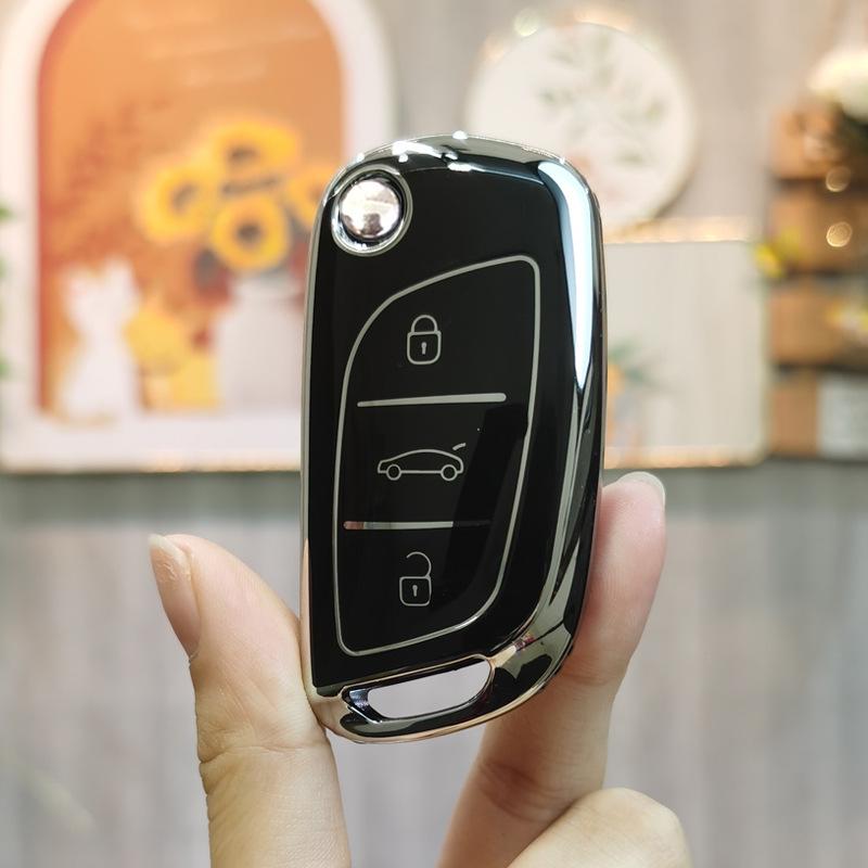 DS Master Xiongbing Iron General Car Remote Key Cover with Buckle – Unisex Car Key Aftermarket Accessory.