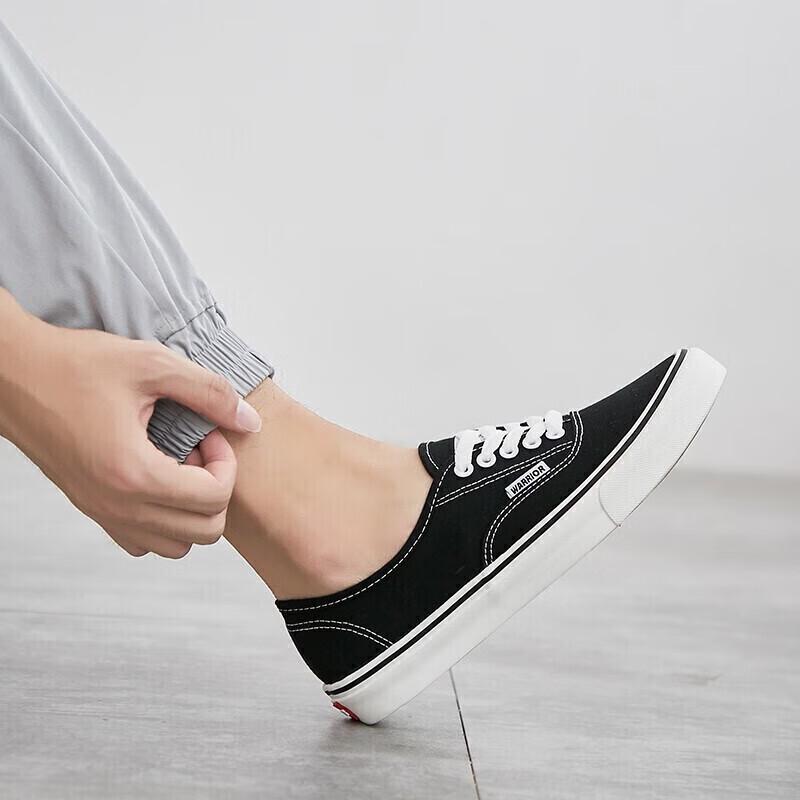 Warrior WXY-999 Classic Low-Top Canvas Sneakers