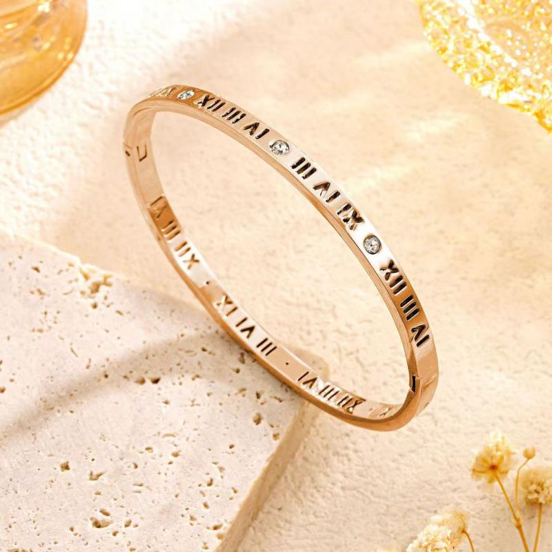 Stainless Steel Women's Bracelet with Diamonds and Four-Leaf Clover Studs - Non-fading, Cross-border Design.