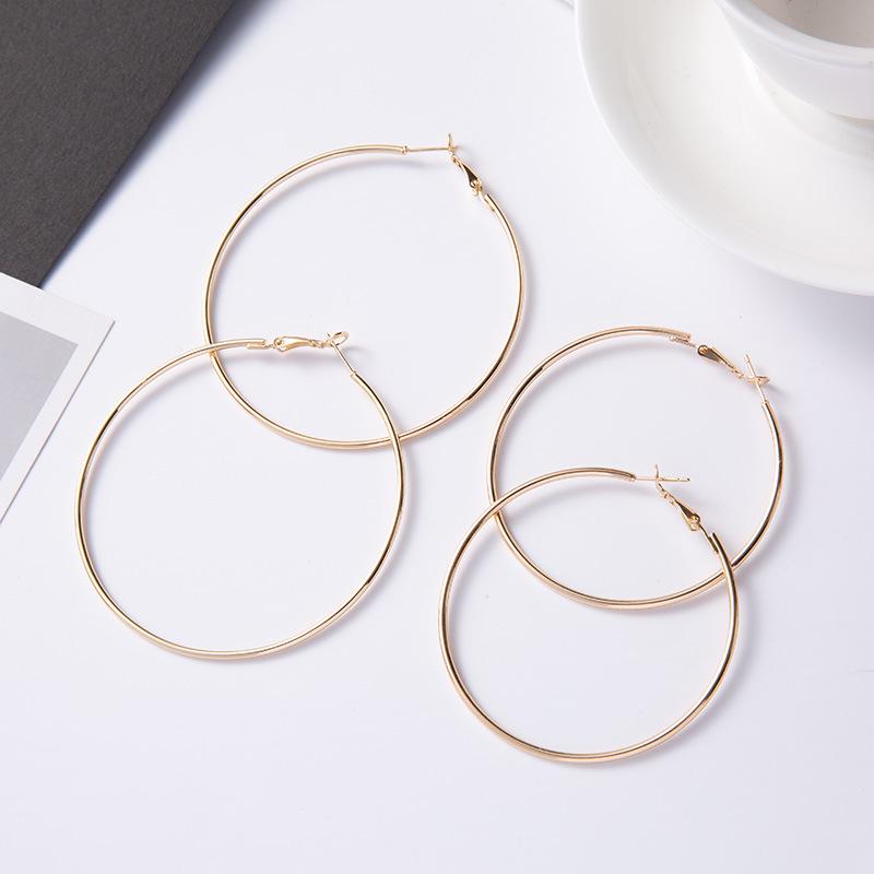 Европейские и американские крупные геометрические серьги-подвески: Преувеличенные стили «Обруч» и «Гало»