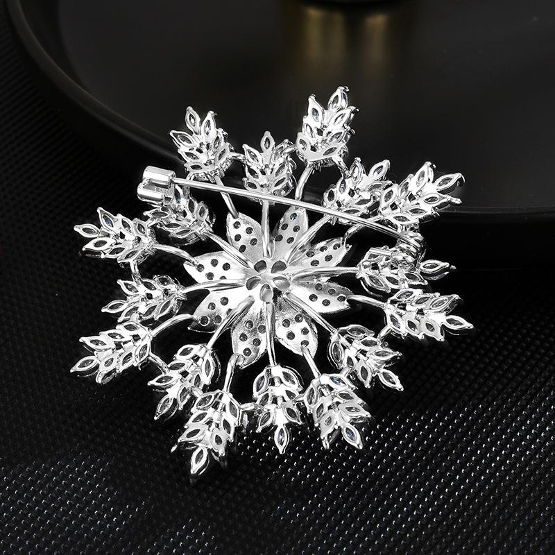 Copper Micro-Inlaid Zircon Natural Freshwater Pearl Snowflake Brooch Brooch Anti-Light Buckle