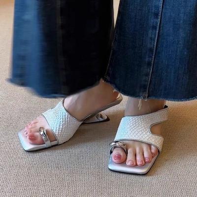 Легкий и зрелый стиль, чувство дизайна, темперамент, танкетка из рыбьей кожи, ремешок с пряжкой, не натирает квадратные пальцы, европейские товары, легкая роскошь