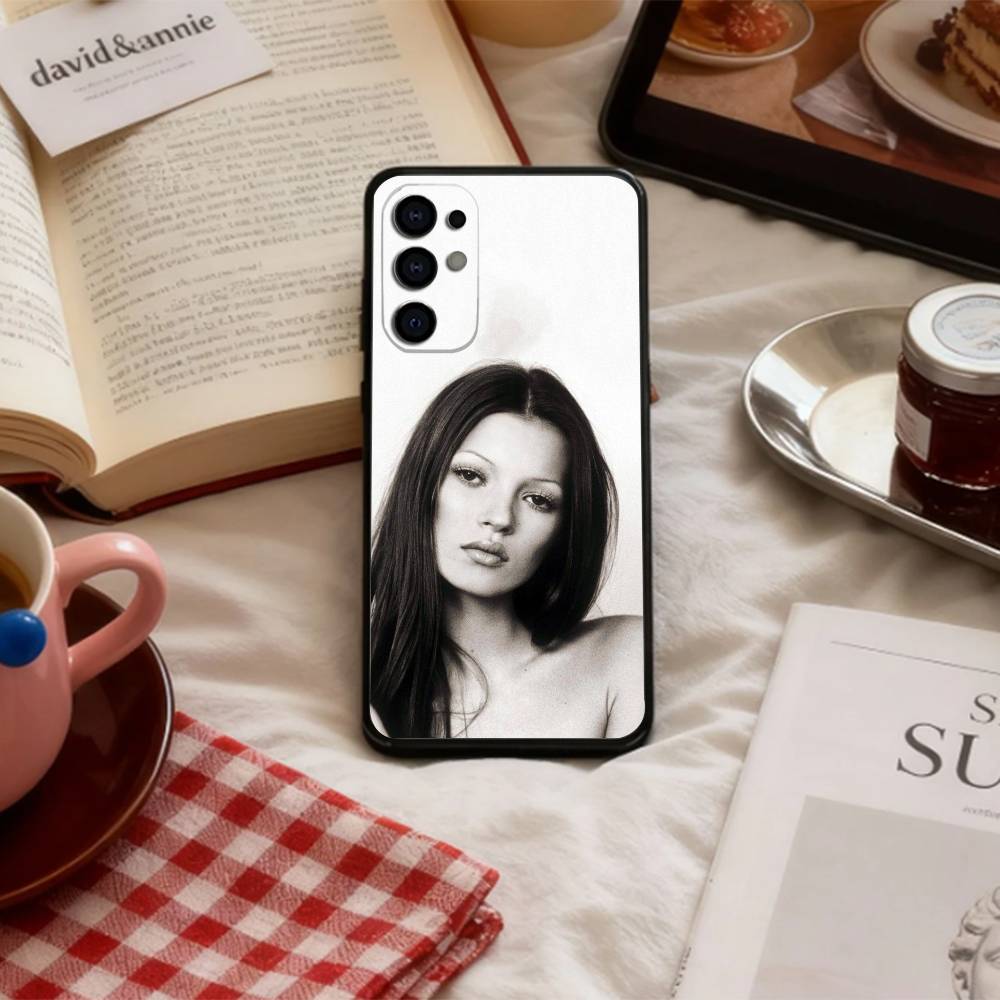 Кейс для телефона 90-х Brit Retro K-Kate M-Moss для Samsung S 25,24,23,22,30,21,10,9,Ultra,Plus,Lite,FE,4,5 G Мягкий Черный Кейс