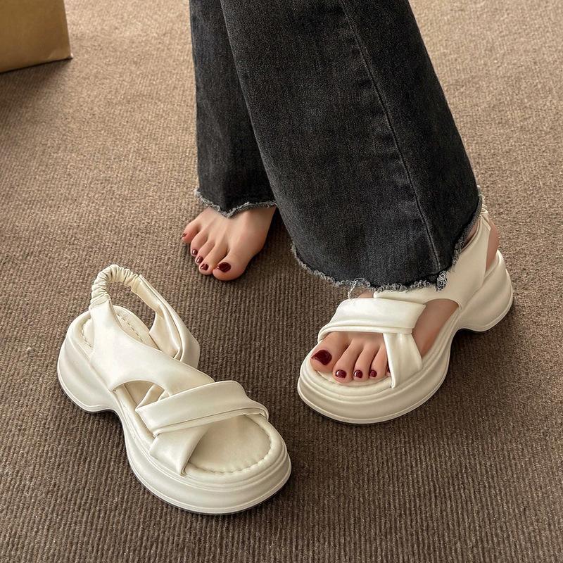 Носите пляж с прохладной повседневной обувью Muffin 2024 новые туфли женские летние римские туфли на платформе юбка чувство