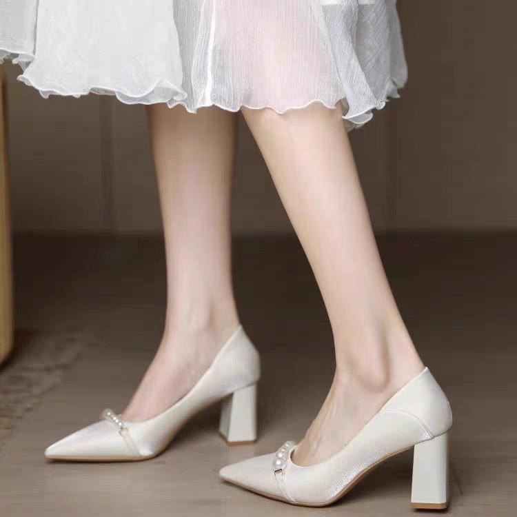 2025 красивые атласные темпераментные туфли на высоком каблуке, одинарные туфли на толстом каблуке, белые туфли-чеонгсам, туфли для подружек невесты, женские свадебные туфли, свадебные туфли для невесты