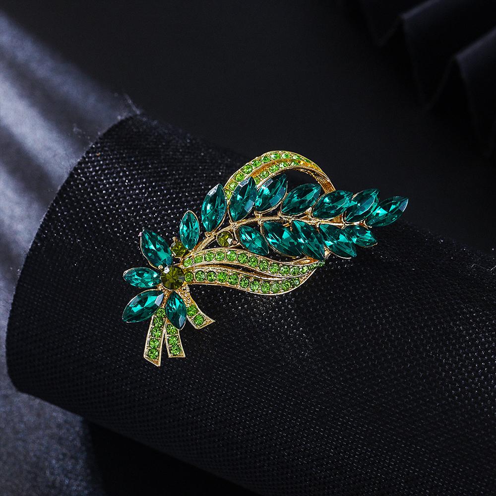 Vintage Crystal Flower Brooch Pin Rhinestone Brooches Gold Jewelry Party Gifts