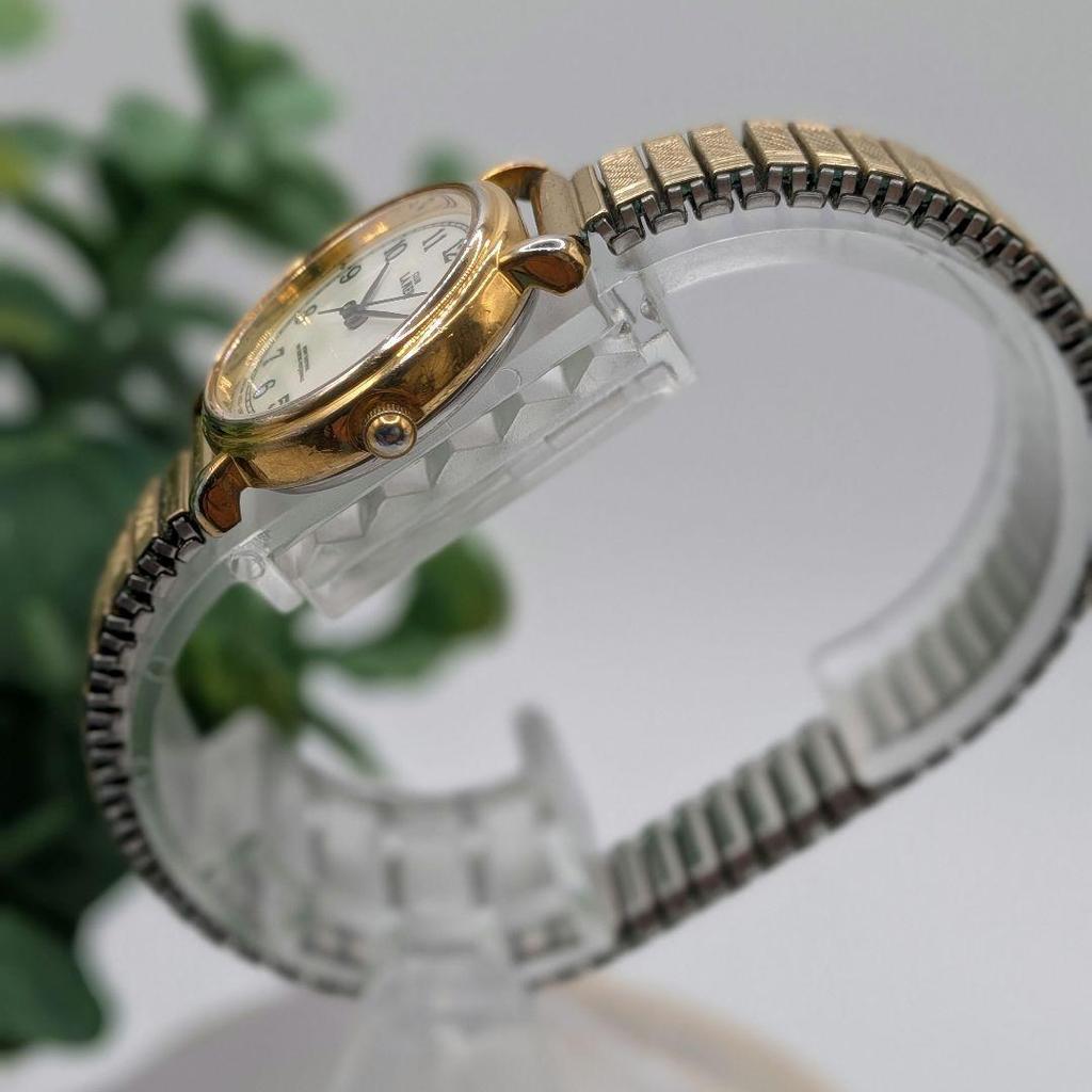 Used [Working/New Battery] Club La Mer Women's Watch Gold