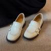 Французские нежные белые мокасины женские с пряжкой на ремне резные однопедальные туфли маленькие кожаные туфли на низком каблуке