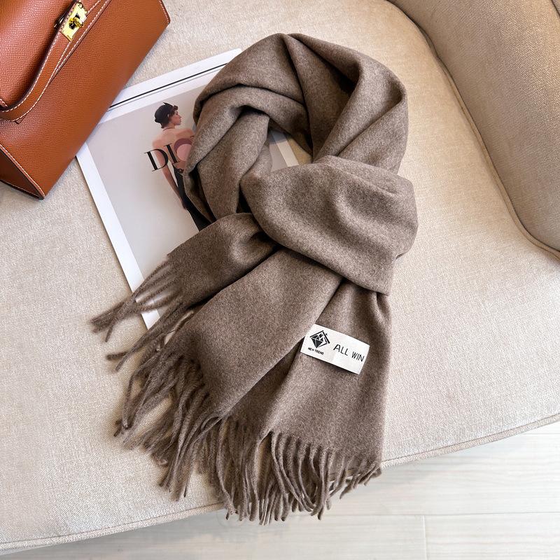 Стильный однотонный шерстяной шарф, 100% шерсть, теплый, удобный, универсальный, с длинными кисточками.