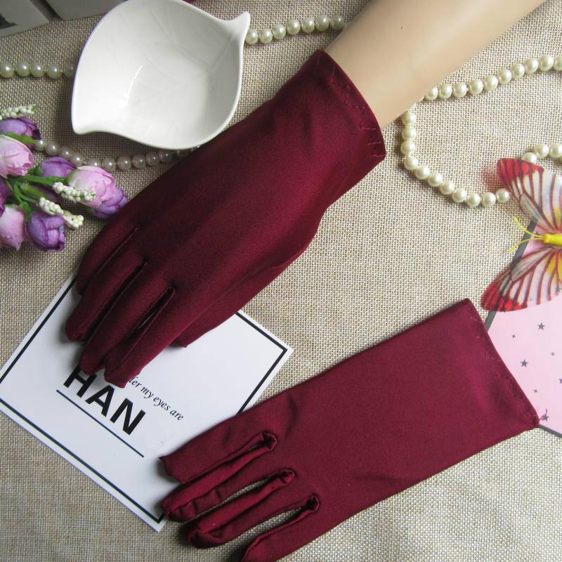 Атласные перчатки для торжеств