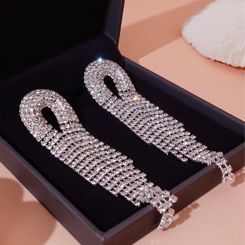 Luxurious Diamond Tassel Earrings: Shimmering, High-End Fashion for Exquisite European & American Style Party Wear.