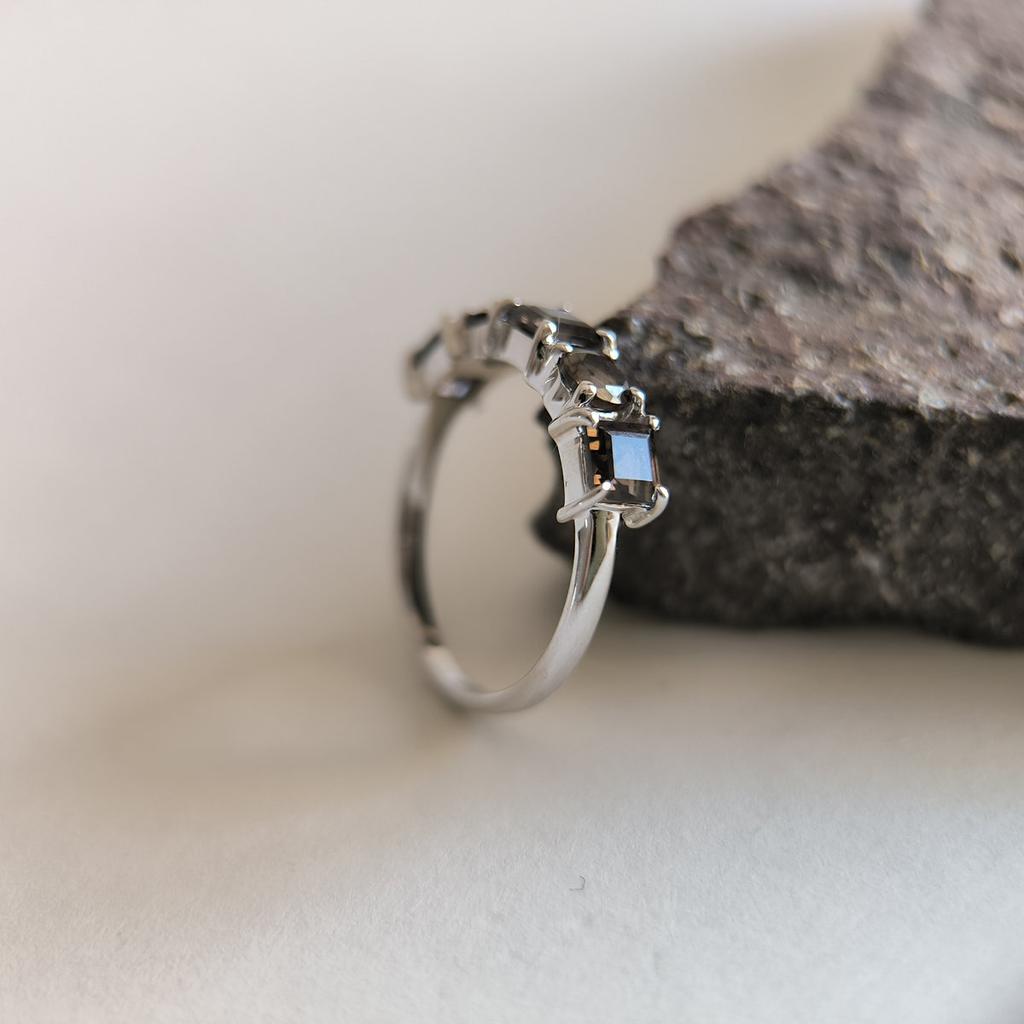 Серебряное кольцо с натуральным раухтопазом (дымчатым кварцем) 1.475ct, вес изделия 2,38 гр (2204435)