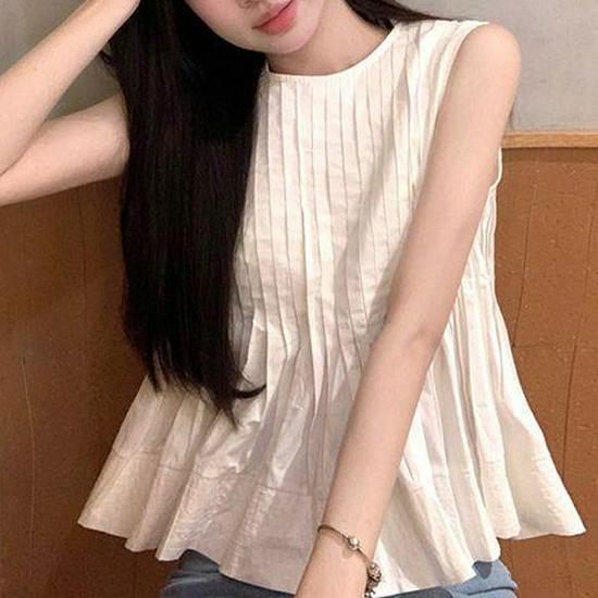 Trendy Summer Sleeveless White Pleated Top for Women