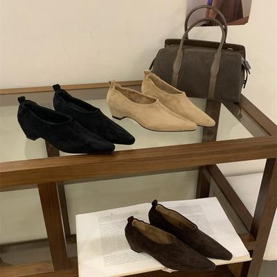 Осень 2025 новые ретро замшевые туфли с квадратным носком на низком каблуке женские новые универсальные для работы туфли бабушки в тренде