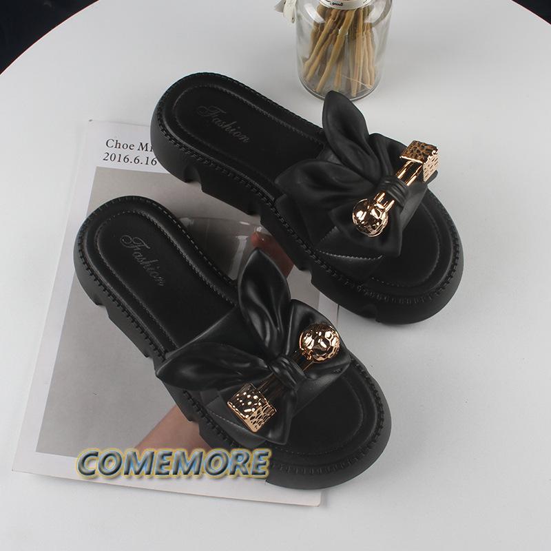 2024 Summer Casual Fashion Round Toe Flat Solid Color Comfortable Open Toe Metal Decorated Non-Slip Women Slippers Beach Outdoor