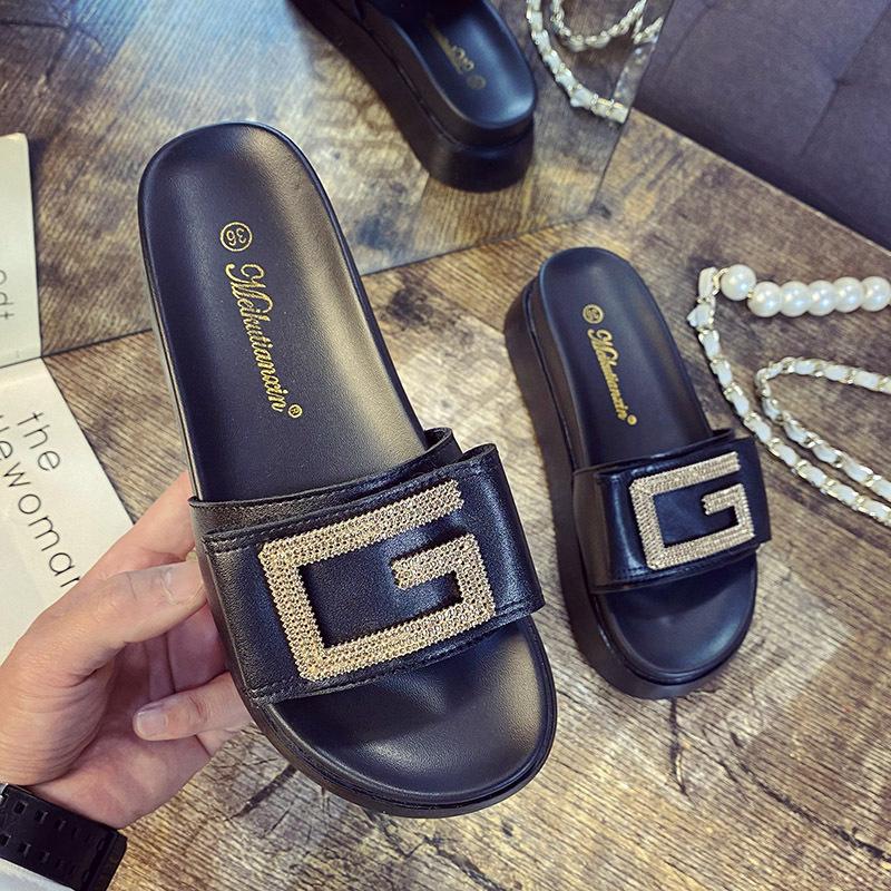 Кожаные крутые тапочки женские носят 2025 новая летняя мода интернет-знаменитость женские толстая подошва губка пляжные инс тренд
