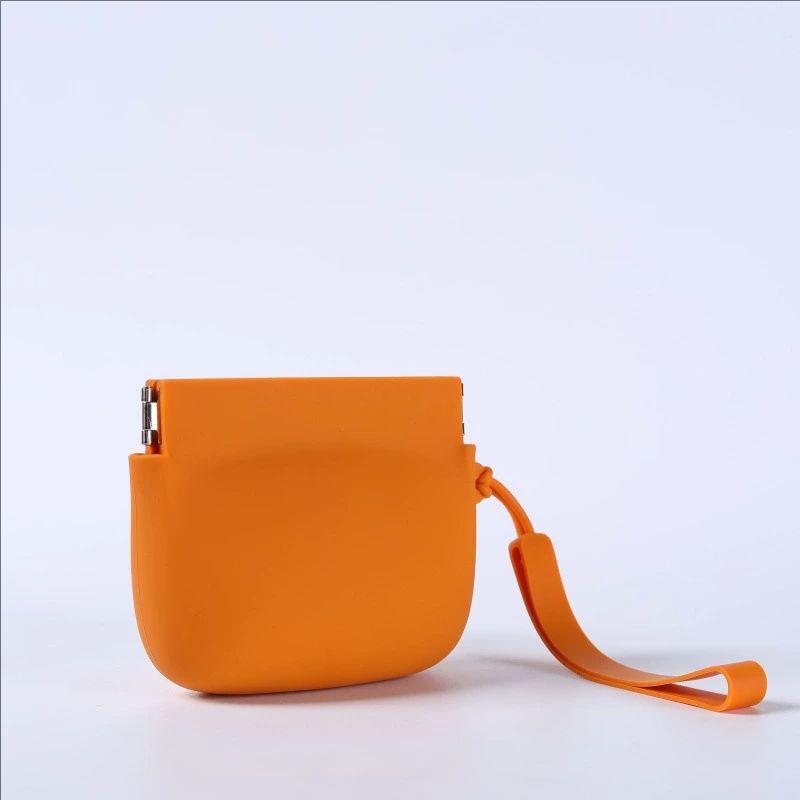 Silicone Dog Treat Pouch Portable Pet Snack Bag Easy to Clean Waterproof for Outdoor Training with Secure Lock Design