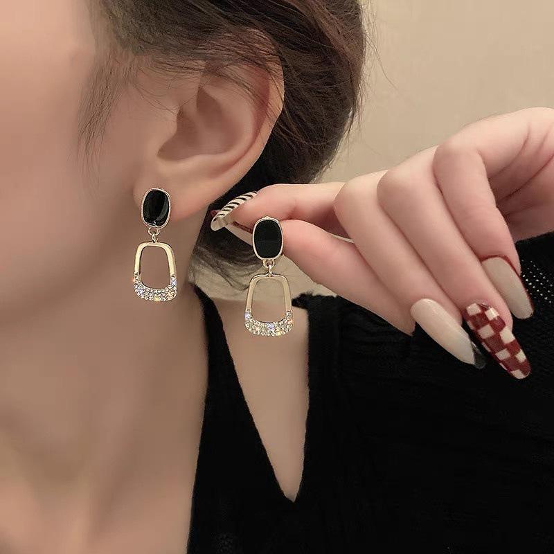 Серьги-гвоздики из серебра S925 с кристаллами в форме геометрического ромба – Высококачественный дизайн, вдохновленный интернет-знаменитостями