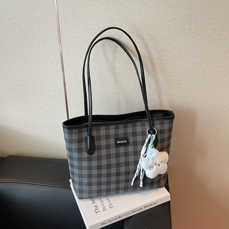 Новая модная универсальная сумка через плечо, нишевый дизайн высокого класса, повседневная простая сумка-тоут большой вместимости