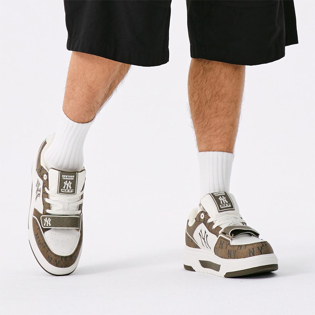 New MLB New York Yankees Abrasion Resistant Slip Resistant Low Top Skateboard Shoes Unisex Brown 3ASXP025N-50BRS