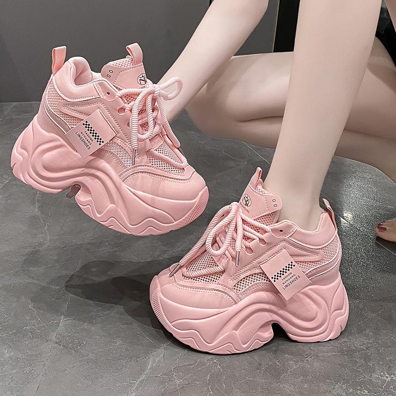 Модные женские кроссовки на высокой платформе, новые летние туфли на танкетке высотой 9,5 см, толстая подошва, кожаные туфли, осенние дышащие сетчатые кроссовки для женщин