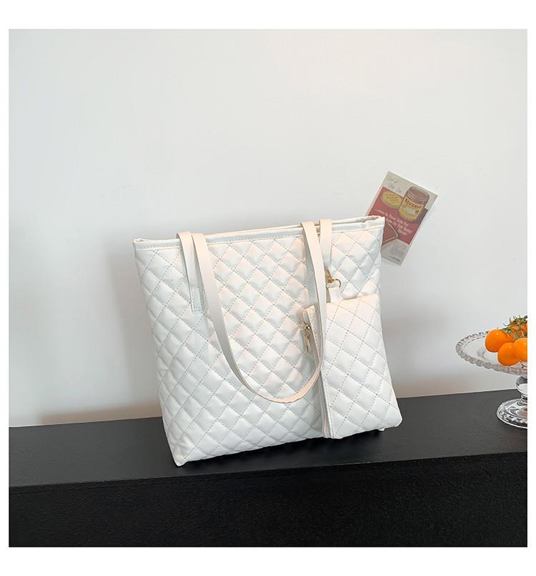Stylish Large Capacity Quilted Shoulder Tote Bag For Women Urban Chic Handbag 2023 Trend