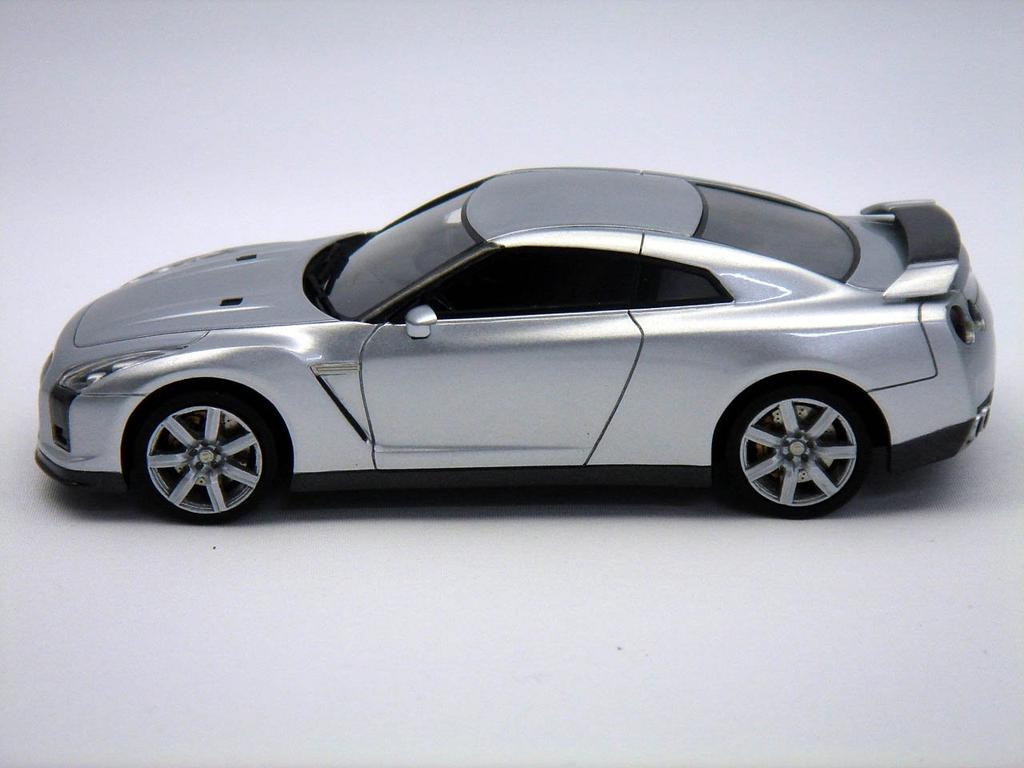 Юбилейная смоляная миниатюрная модель автомобиля Nissan Готовое изделие 1/43 GT-R Прототип/Серебристый