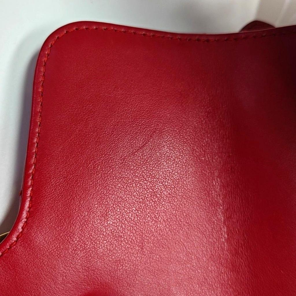 [Pre-Owned] GG Marmont Gold Logo Quilted Leather Messenger Bag Chain Shoulder Crossbody Mini Bag - Very Good #1PN91AT