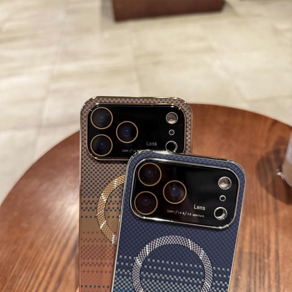 Магнитный чехол из углеродного волокна iPhone 17 Pro Max с большим окном - Совместим с iPhone 16/17 Pro.