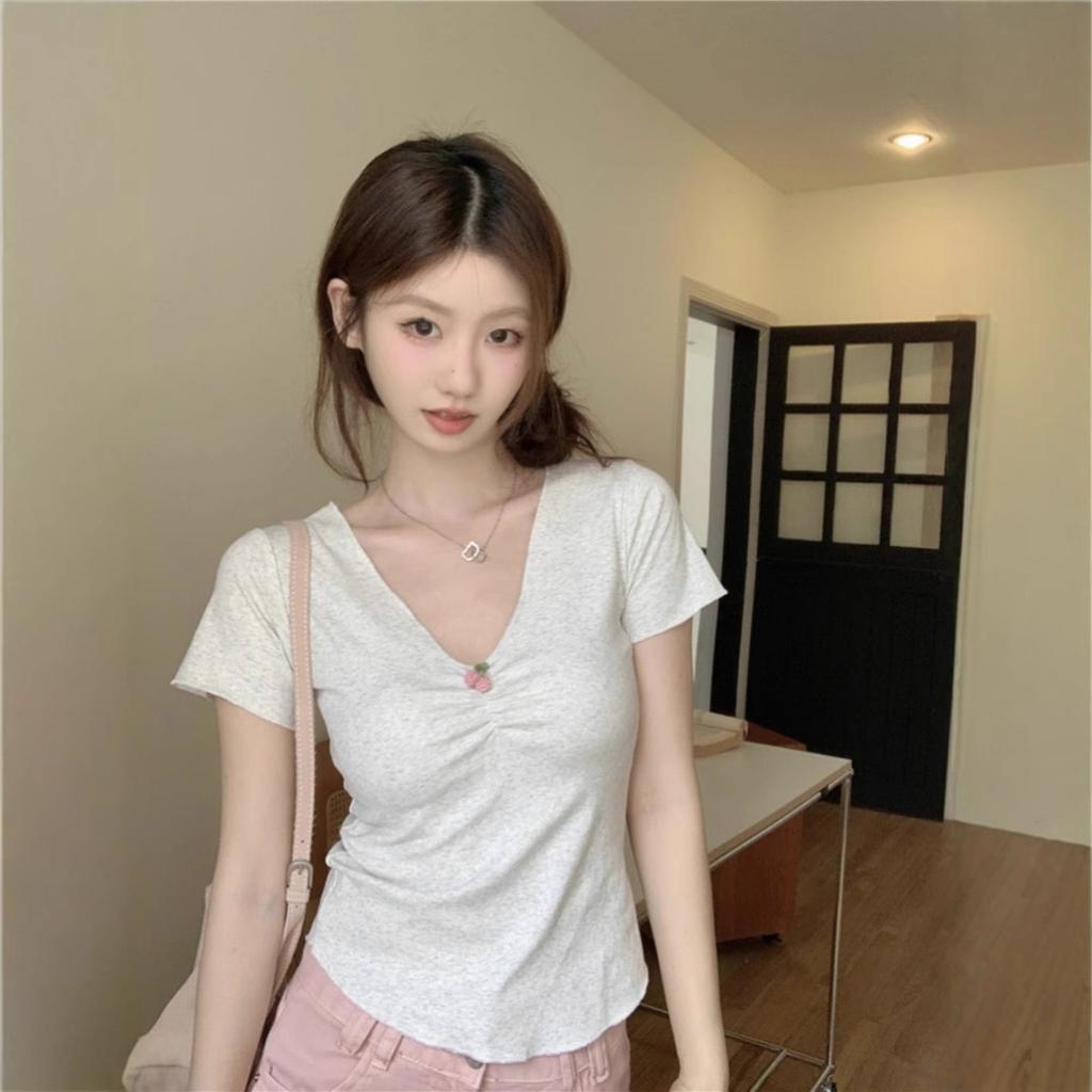 Front shoulder pleated V-neck short-sleeved T-shirt women's 2026 new summer slim and thin pure desire design niche short top