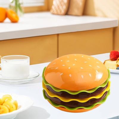 Комбинированный набор посуды с тарелками и мисками с гамбургерами для торжеств