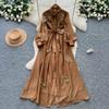 Французский маникюр, бусины, трехмерный цветок, отложной воротник, длинные рукава, однобортное, с поясом, приталенное платье для женщин