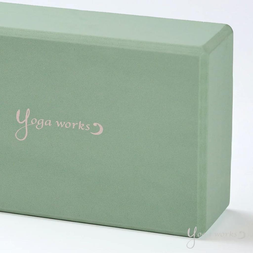 Набор блоков для йоги Yoga Works от Yogaworks Блок для тренировок йоги и пилатеса Легкий блок A, 2, Реквизит, ЭВА высокой плотности, (Миндально-зеленый, А)