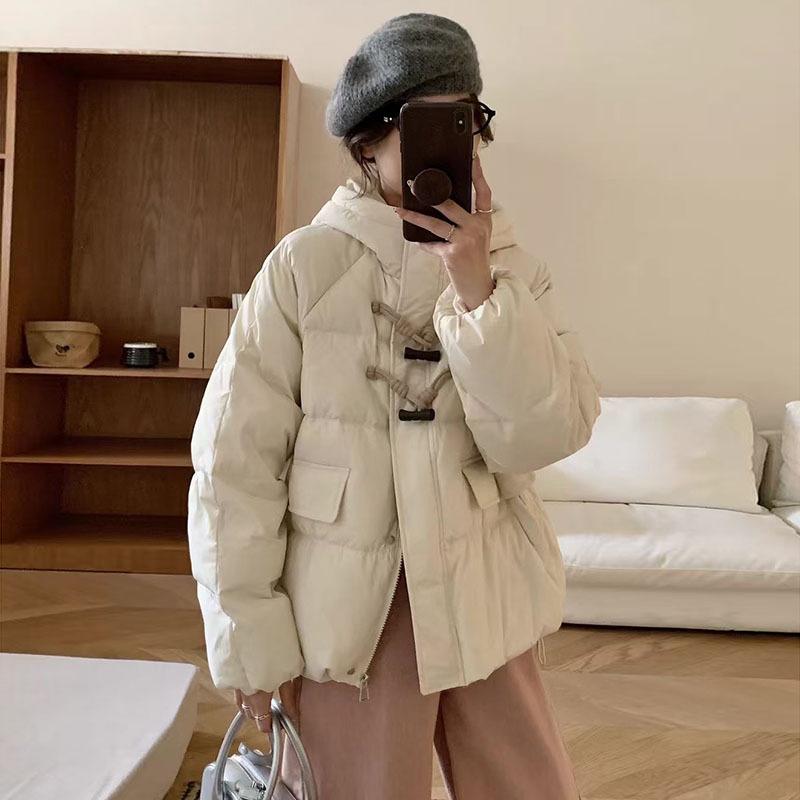 Короткая куртка-пуховик с капюшоном женская зимняя мода 2024 года с пряжкой-бочкой утолщенная белая куртка-хлеб на утином пуху прилив