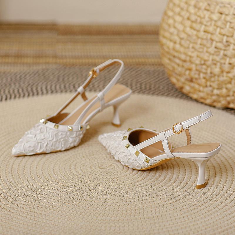 Босоножки Baotou женские летние с острым носком на высоком каблуке-шпильке 2025 новые с заклепками французский темперамент маленький каблук открытые туфли