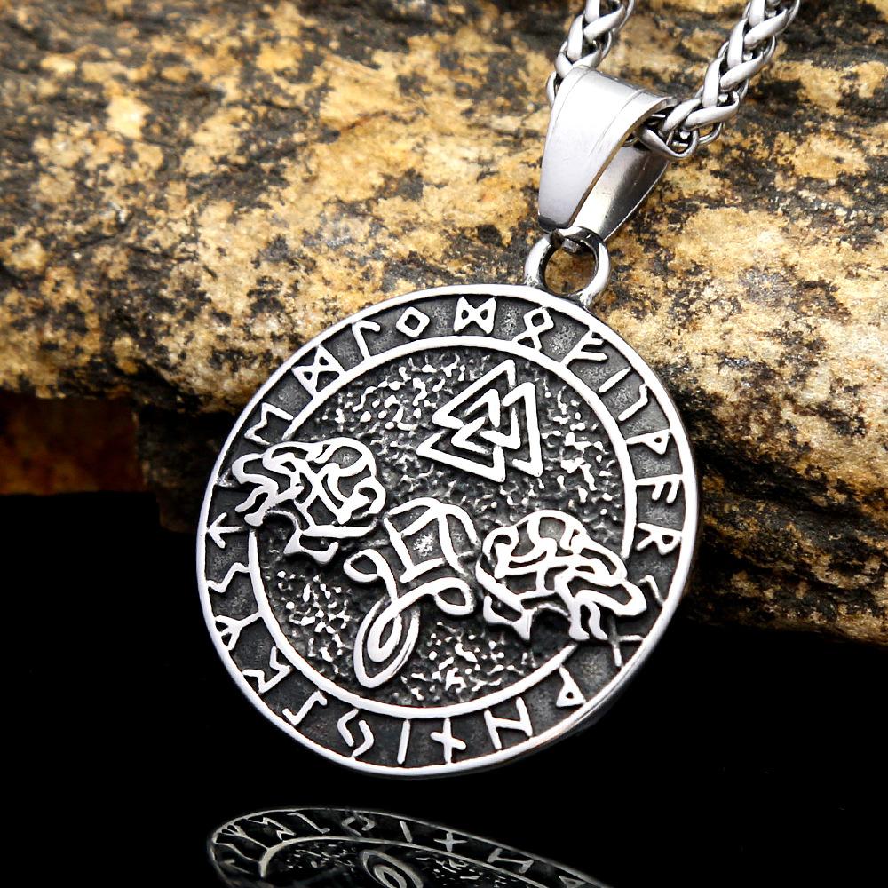 Европейские и американские викинги Золотая голова волка Треугольный рунический кулон Мужская приливная личность Универсальное ожерелье из нержавеющей стали Ювелирные изделия