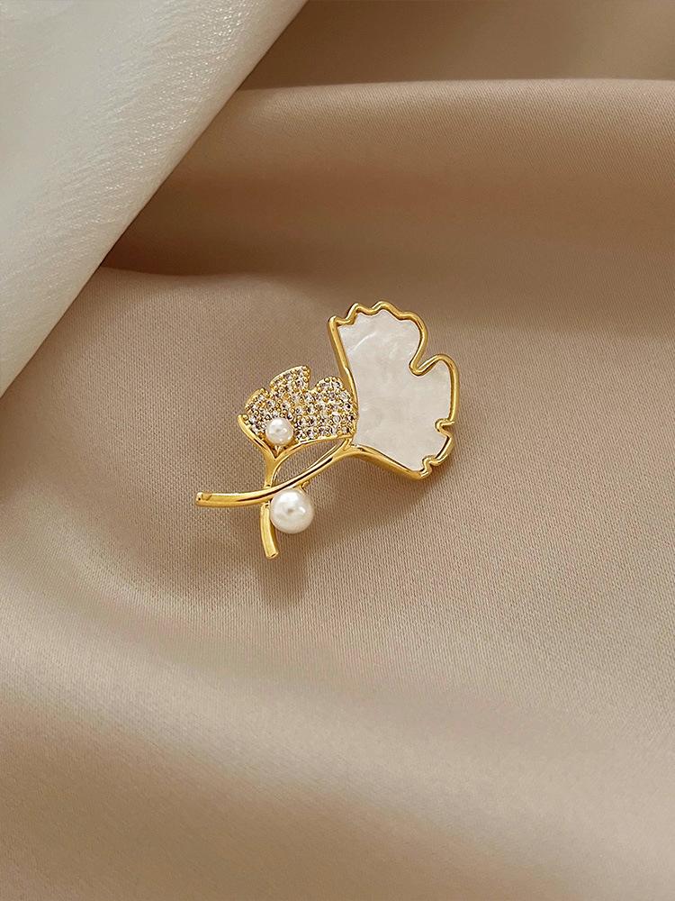 Ginkgo Biloba Brooch High-End Women'S Design Sense Niche Clothes Suit Pin Accessories Temperament Corsage