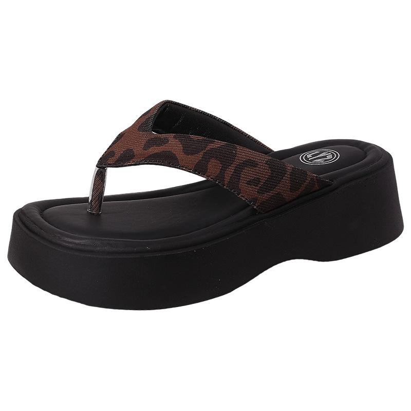 Новые удобные и комфортные шлепанцы на толстой подошве для женской летней обуви с сандалиями для пальцев и пляжными крутыми тапочками