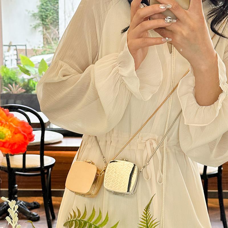 Мини любовь маленькая сумка женская 2025 новая европейская и американская мода глянцевая плечевая цепочка кроссбоди акриловый мундштук красный конверт