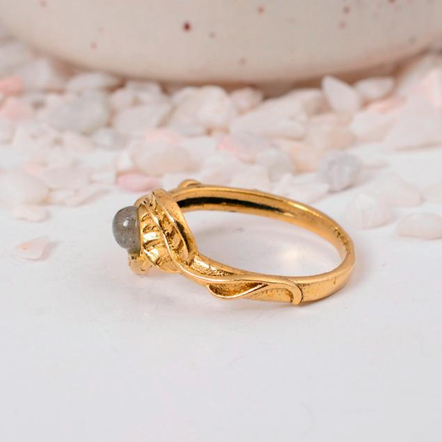Delicate Leaf Wrap Gold Labradorite Ring: Nature-inspired Gemstone Jewelry with a Small, Iridescent Stone and Sculpted Leaf Band.