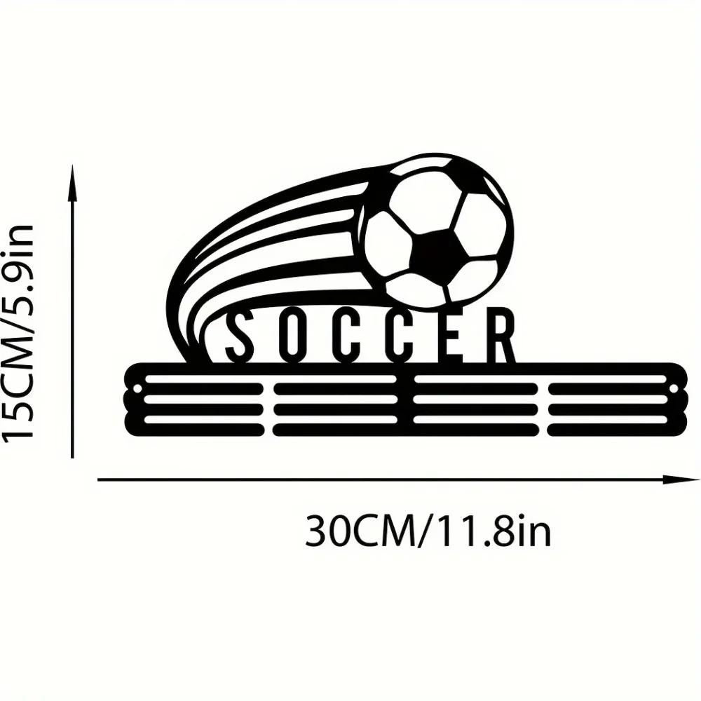Очаровательная футбольная медаль - настенное искусство из металла. Великолепный держатель для футбольных наград и лент, идеально подходящий для подарков команде.