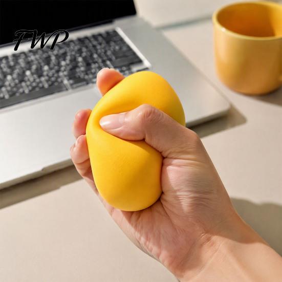 Anxiety Relief Hand Toys 1/2Pcs Color Changing Fruit Squeeze Toy, Simulated Mango Stress Portable Decompression Gadgets Slow Rebound Strawberry