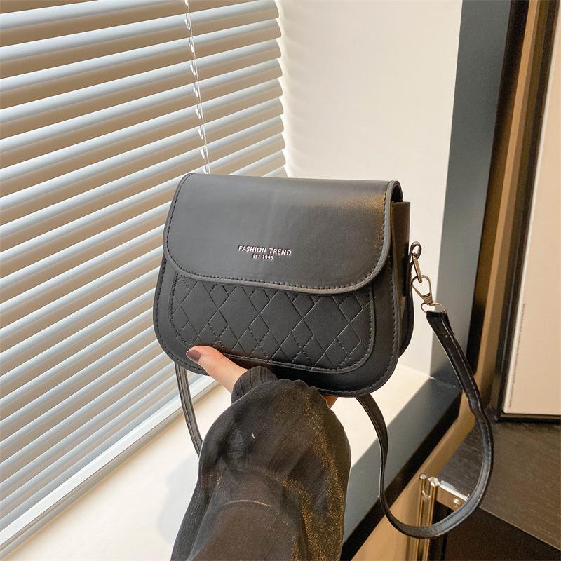 Нишевая дизайнерская сумка 2025 лето новая модная женская сумка ins стиль Гонконга ретро сумка-седло универсальная маленькая квадратная сумка