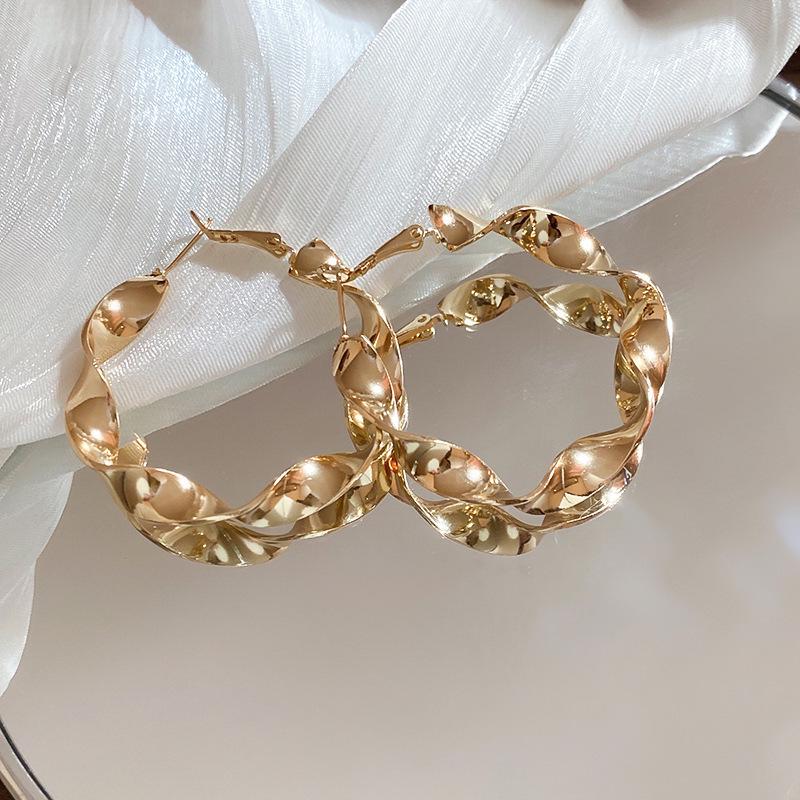 Серьги-подвески с геометрическим ажурным круглым кулоном 'Серебряная игла' в европейском и американском преувеличенном стиле для женщин.