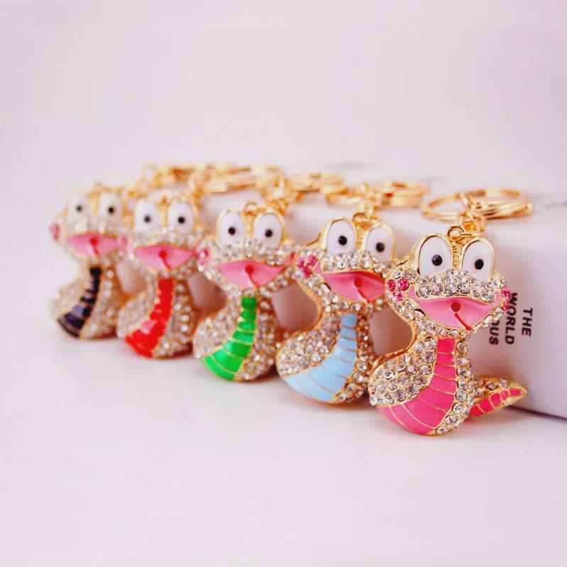 Очаровательный брелок со змеей и стразами - милый мультяшный кулон в виде металлического животного в подарок